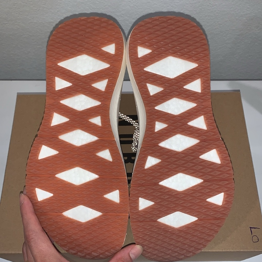 NWT No Bull Women's 7.5 Drive Knit shoes in dusty pink - Picture 3 of 4